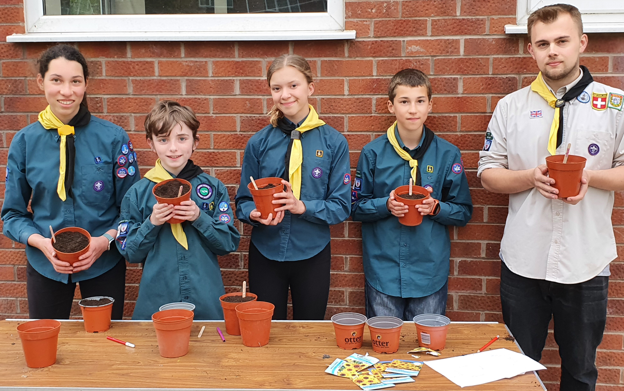 1 L-R Orla Nunn, Nathaniel Beadman, Ava Hansell, Rowan Nunn and Section Leader James Meilton cropped Ottery St Mary Scouts
