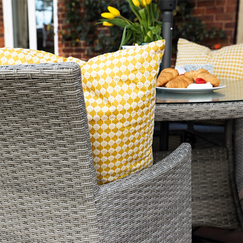 Supremo-Dining-Close-Up